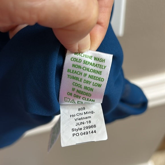 Lilly Pulitzer Blue Double V Neck Flowy Lined Sleeveless Blouse Size XL - Picture 6 of 9